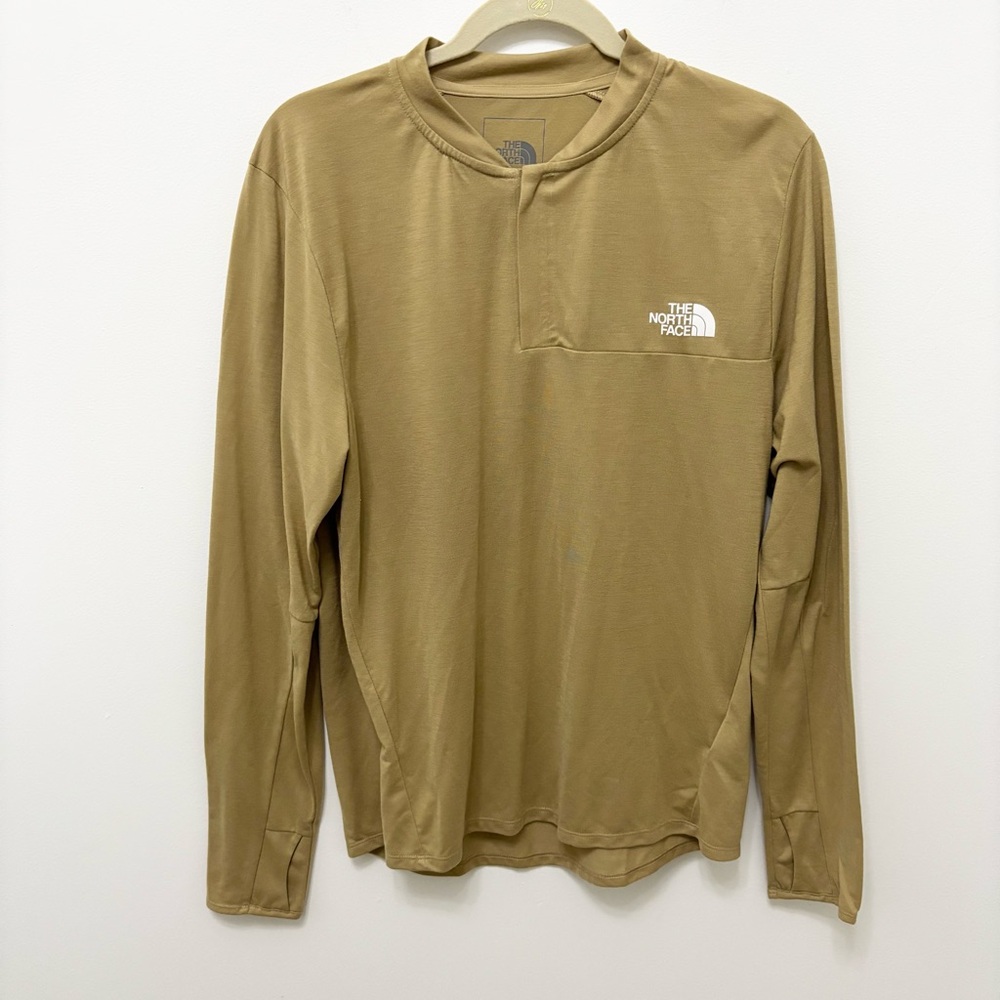 The North Face Mens Active Trail Henley Size Medium Thumb Holes Logo
